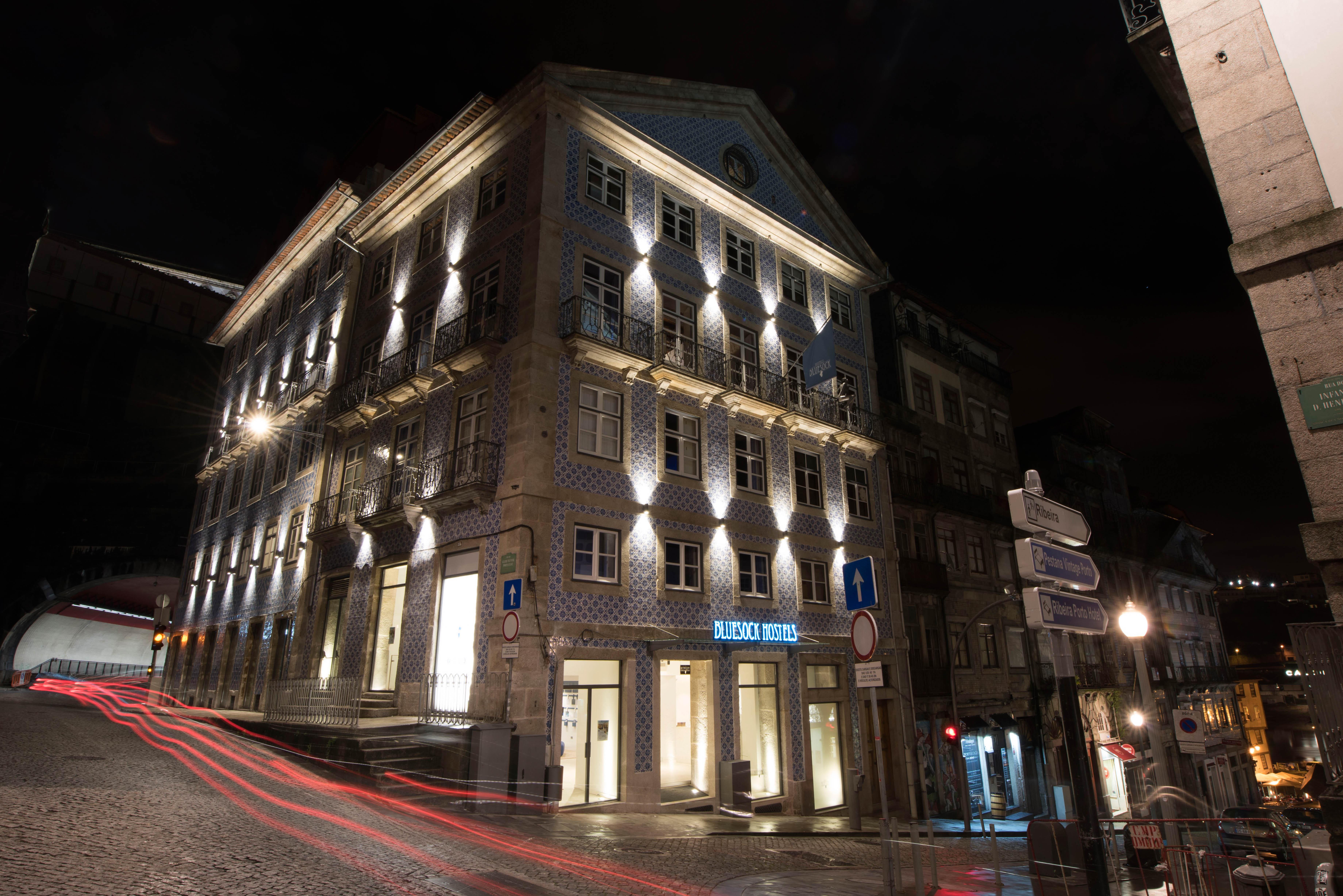 Bluesock Hostels Oporto Exterior foto The headquarters of the Portuguese Football Federation in Lisbon