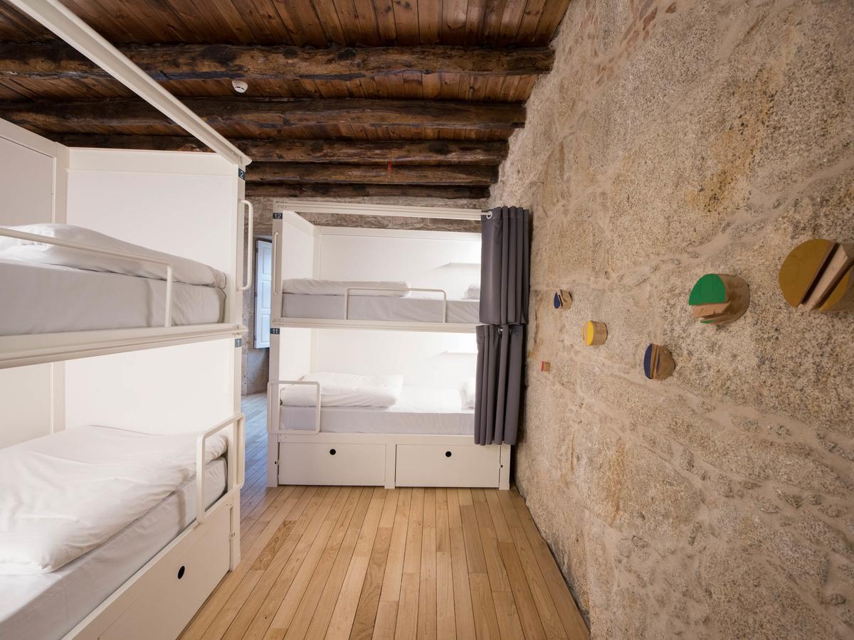 Bluesock Hostels Oporto Exterior foto A room at the hostel