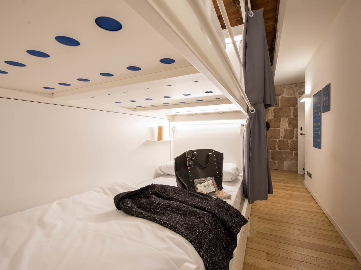 Bluesock Hostels Oporto Exterior foto A room at the hotel