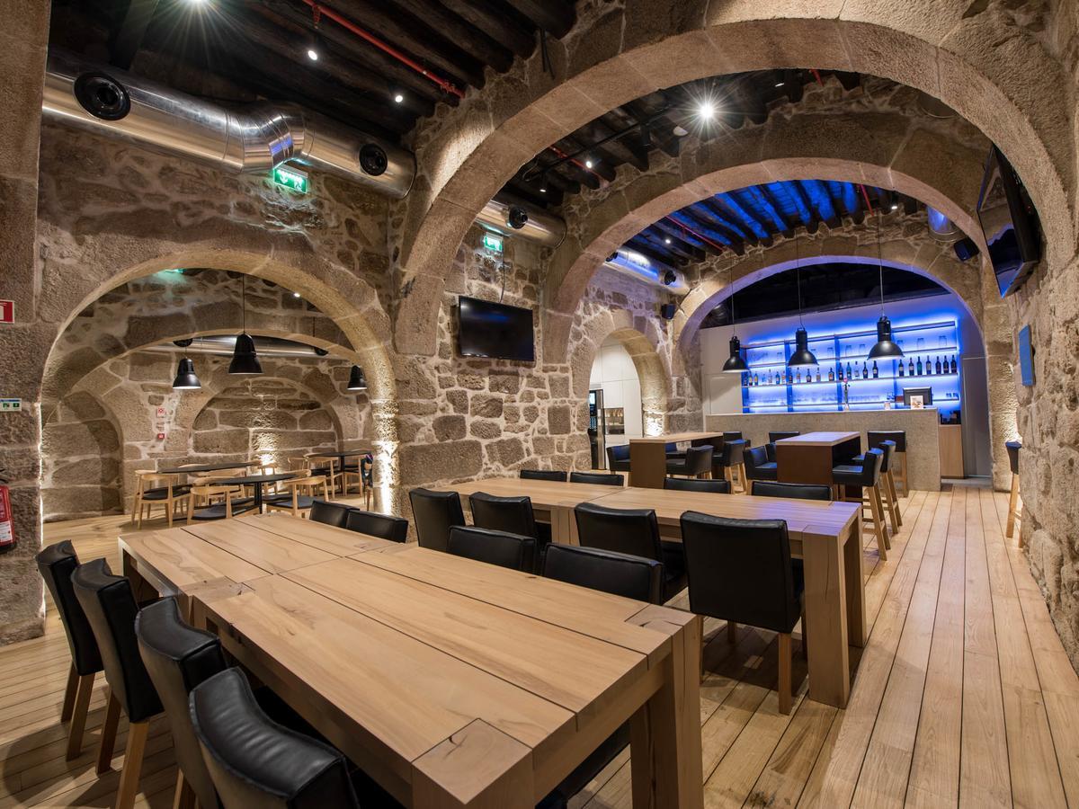 Bluesock Hostels Oporto Exterior foto Restaurant interior