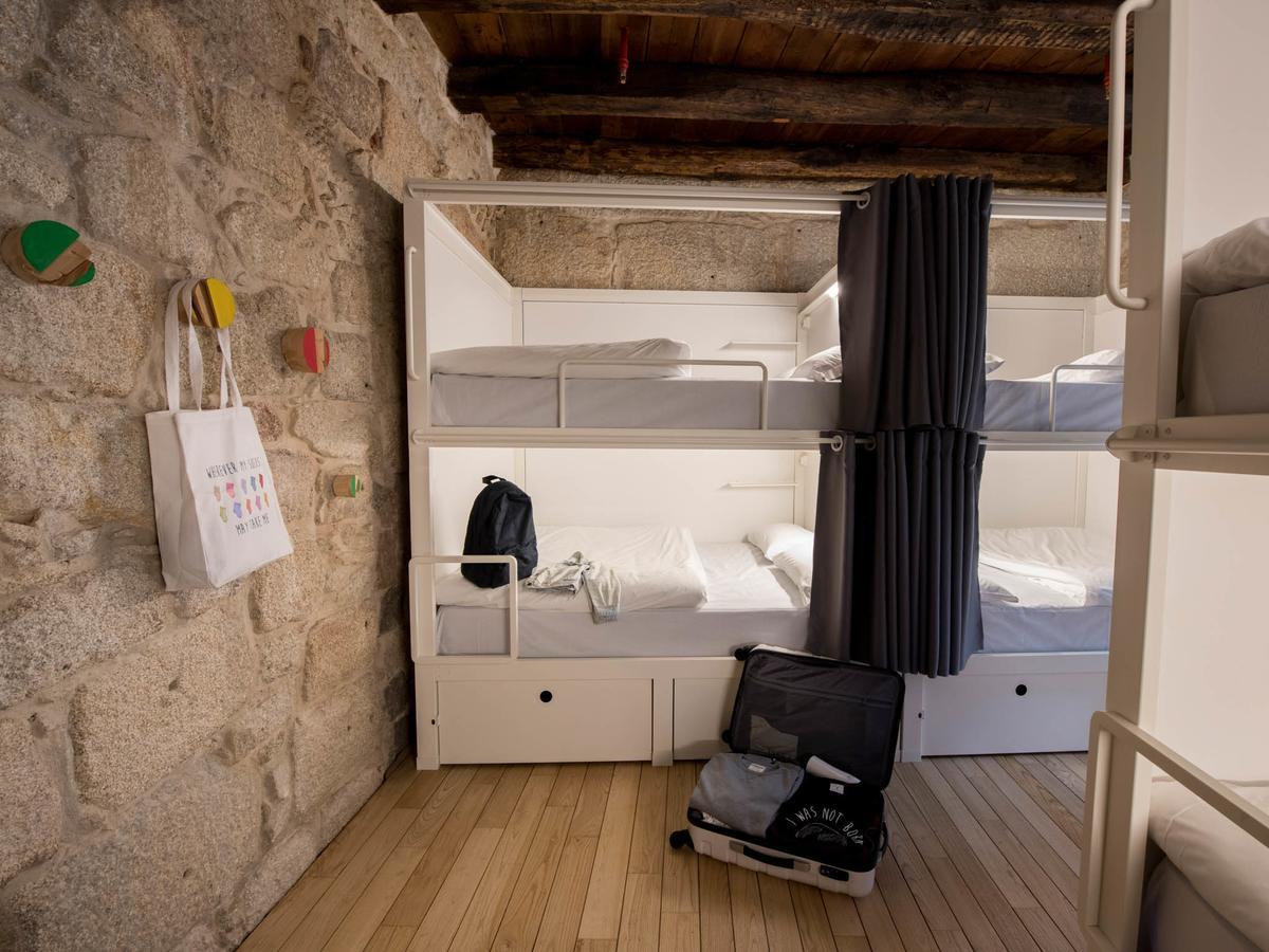 Bluesock Hostels Oporto Exterior foto Hostel room